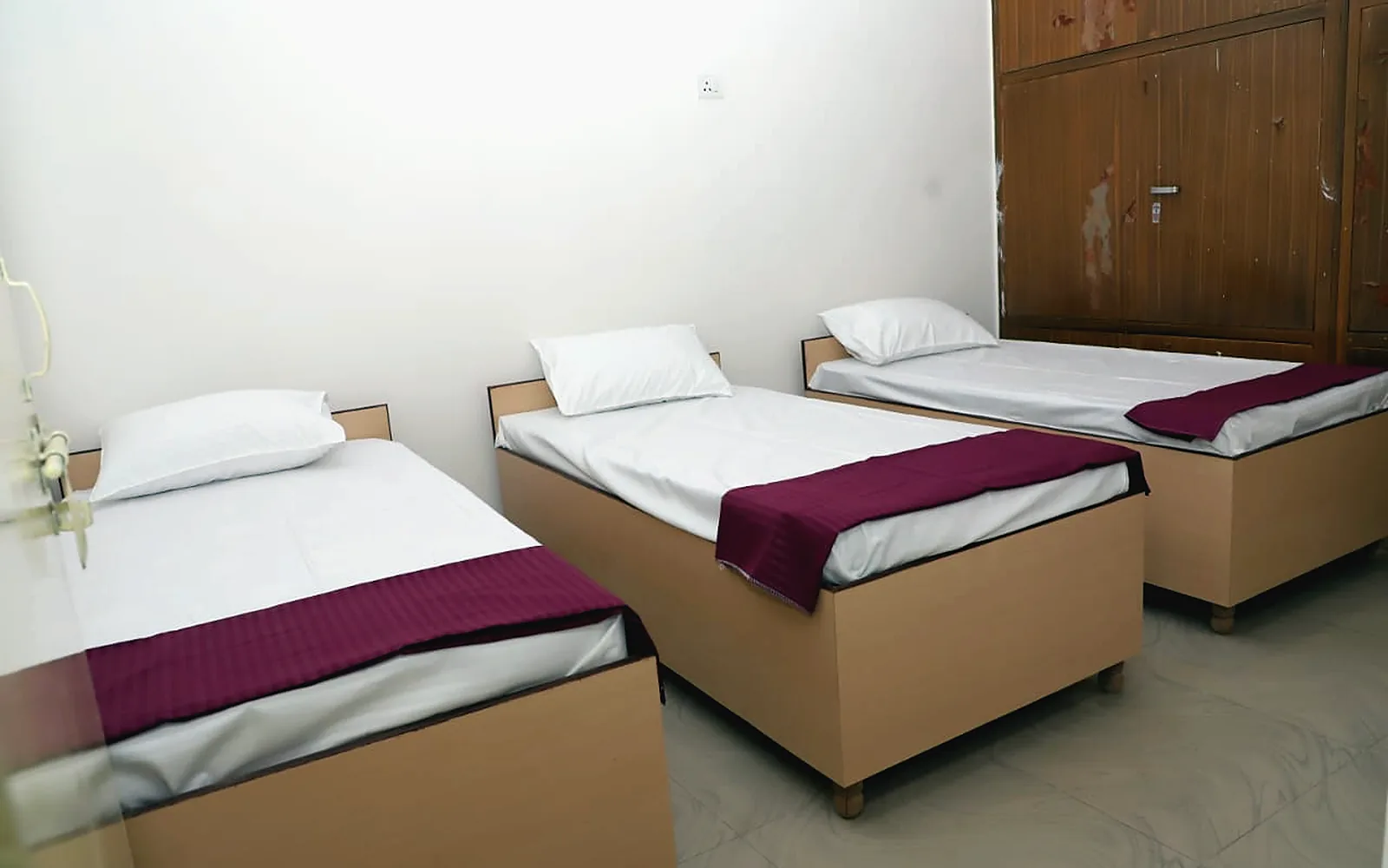 Residential recovery room with three clean patient beds